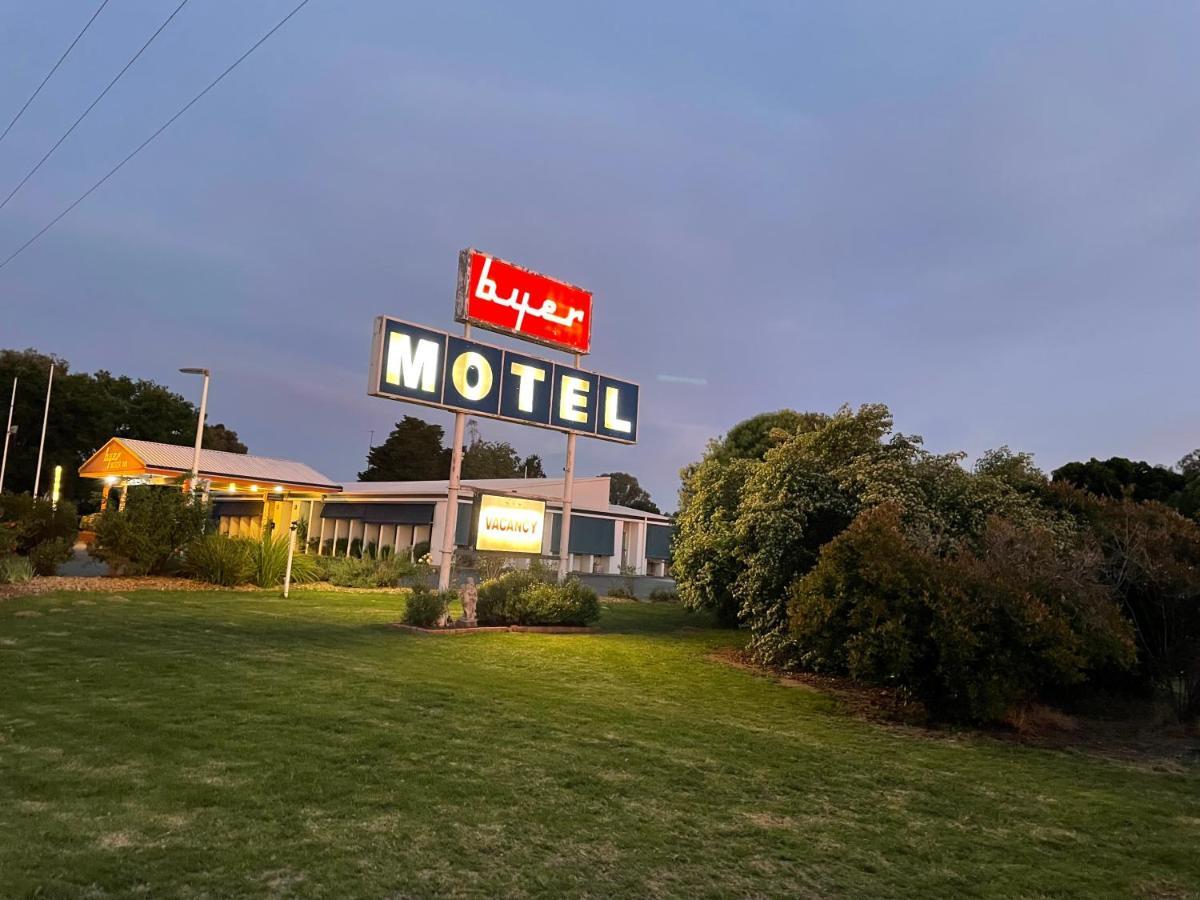 Byer Fountain Motor Inn 홀부록 외부 사진