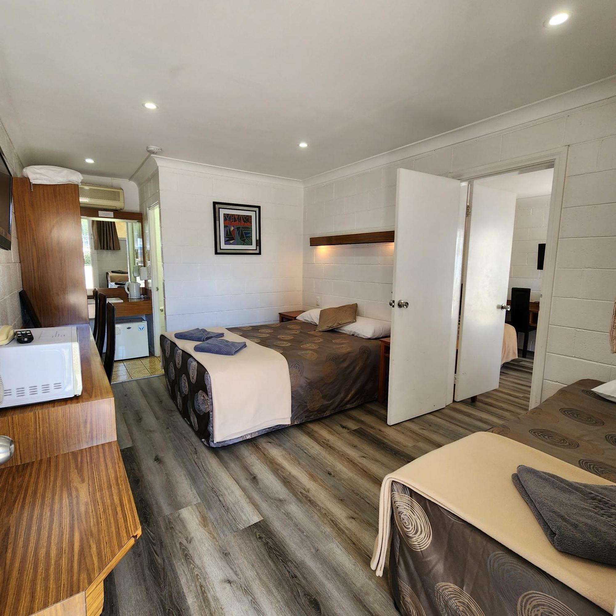 Byer Fountain Motor Inn 홀부록 외부 사진