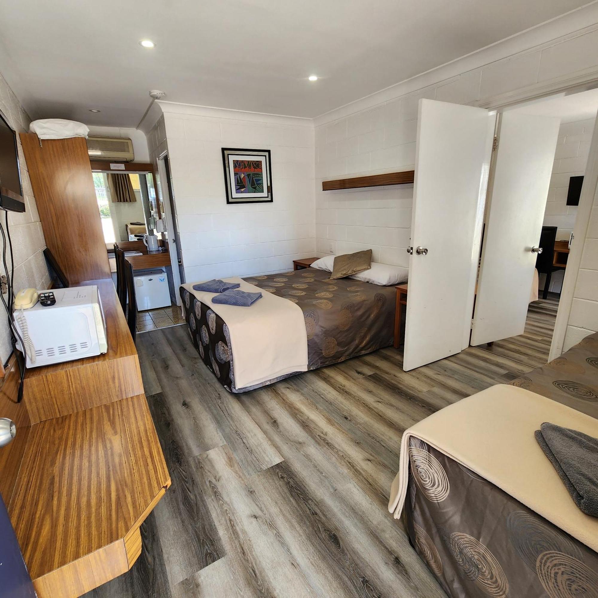 Byer Fountain Motor Inn 홀부록 외부 사진