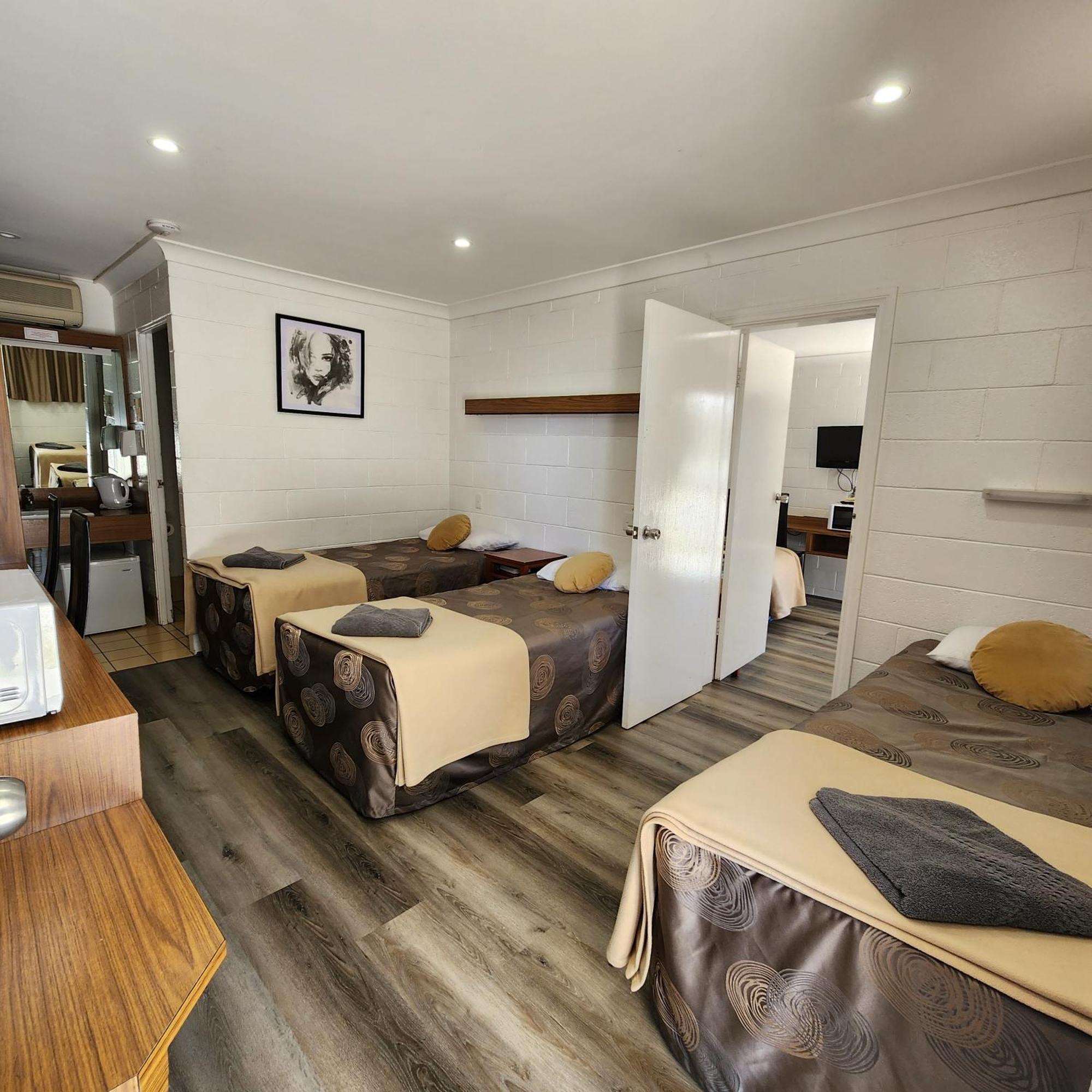 Byer Fountain Motor Inn 홀부록 외부 사진
