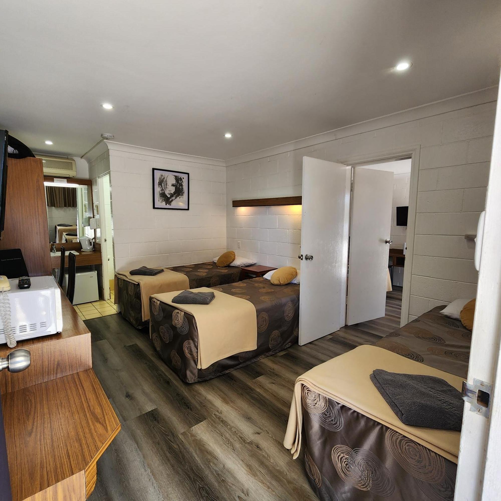 Byer Fountain Motor Inn 홀부록 외부 사진