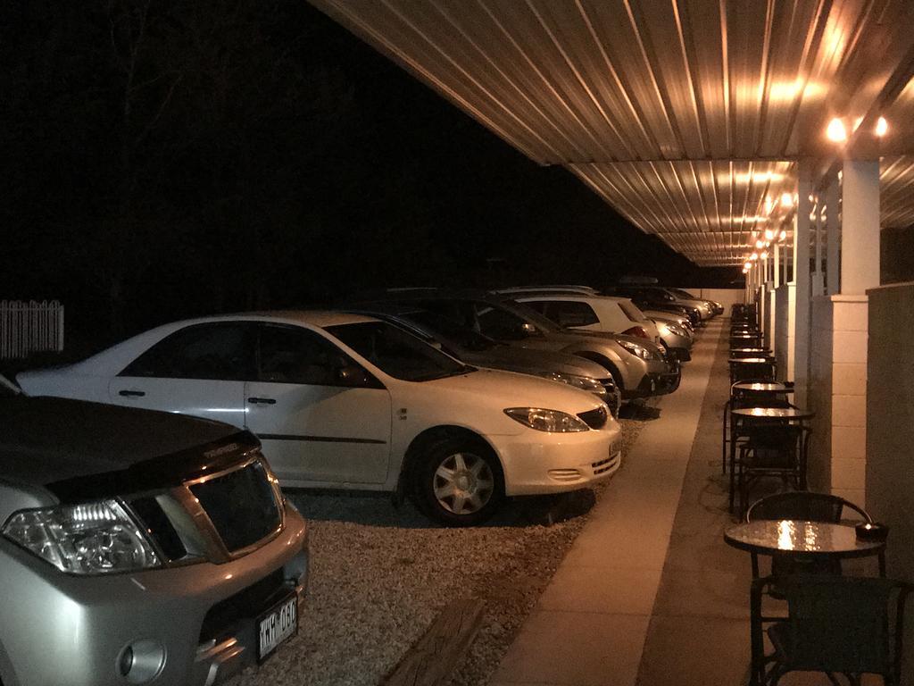 Byer Fountain Motor Inn 홀부록 외부 사진