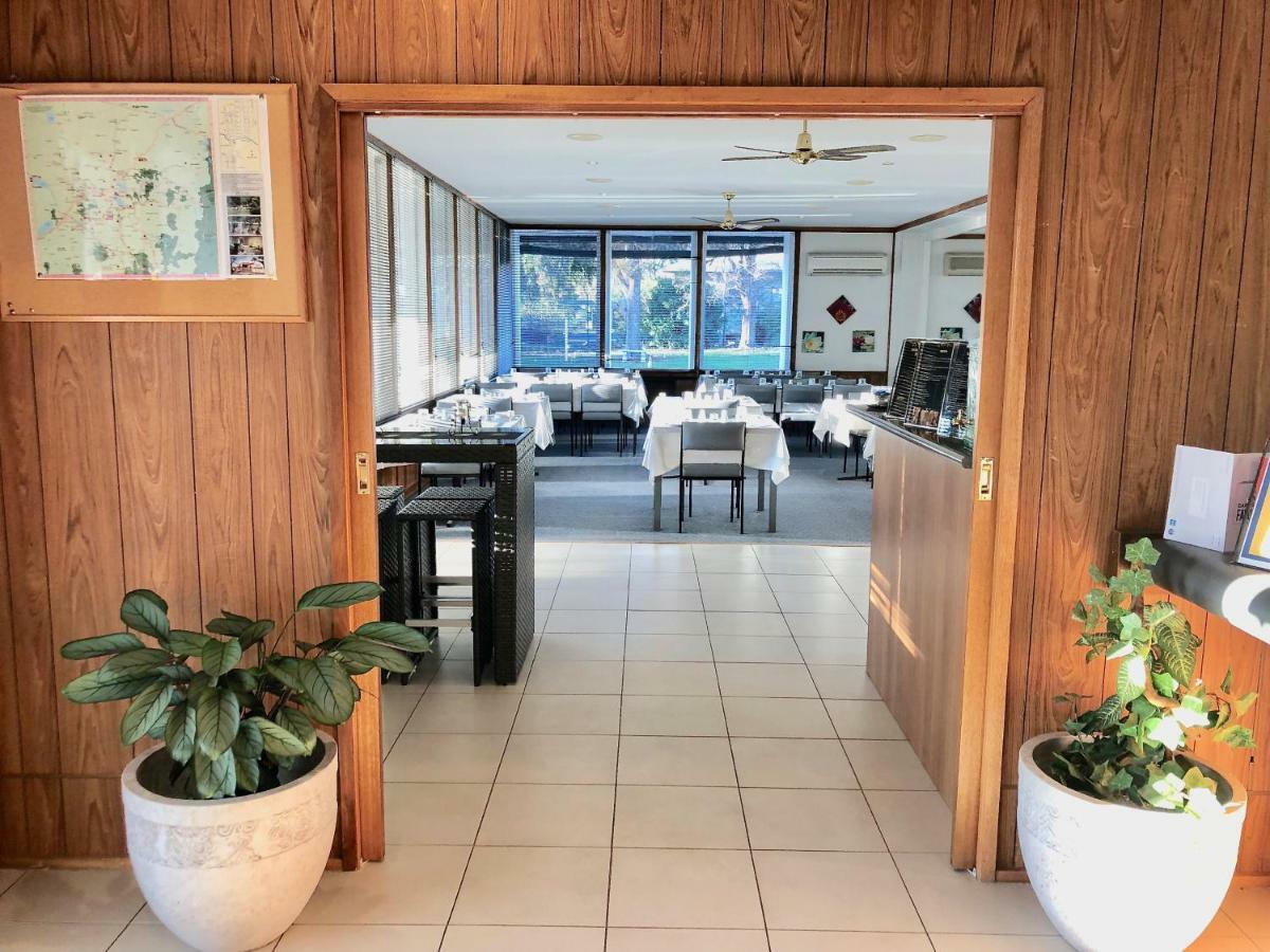 Byer Fountain Motor Inn 홀부록 외부 사진