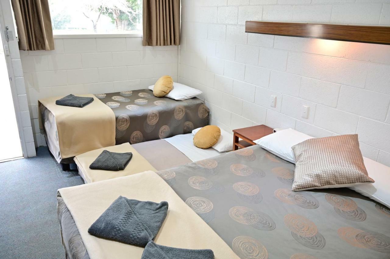Byer Fountain Motor Inn 홀부록 외부 사진