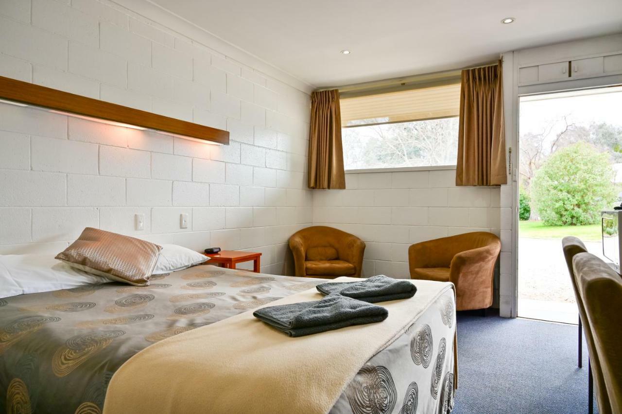 Byer Fountain Motor Inn 홀부록 외부 사진